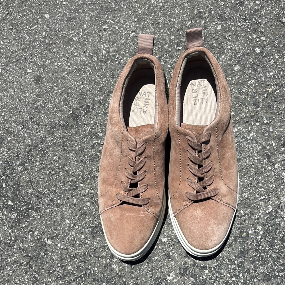 Naturalizer Tan Sneakers with Minimalist Design and Suede Texture